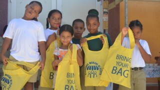 Minder plastic tasjes op Bonaire