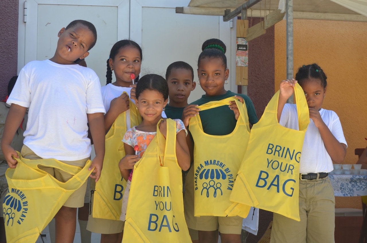 Minder plastic tasjes op Bonaire