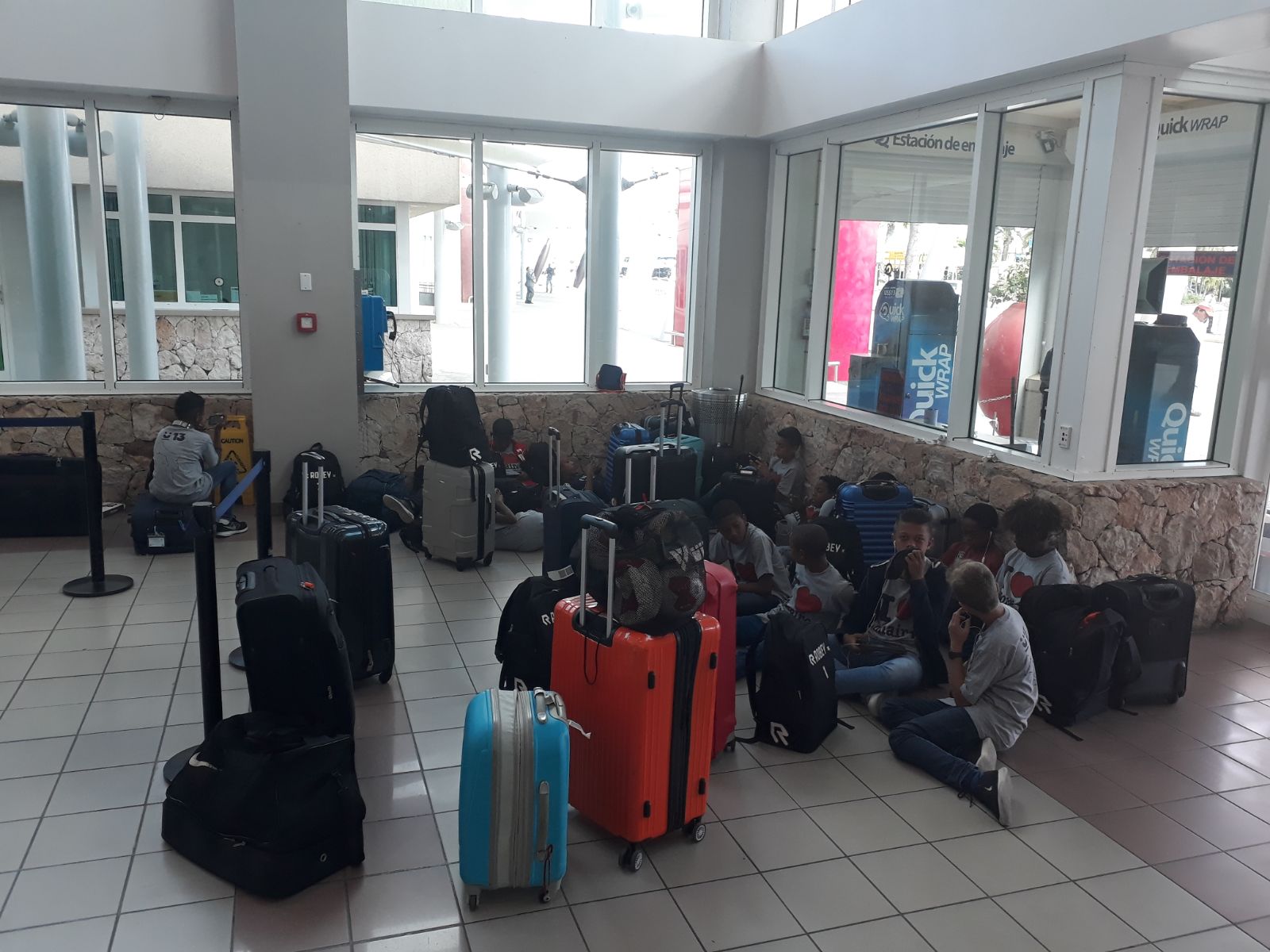 Jeugdvoetbal selectie team U13 zit vast op Aruba