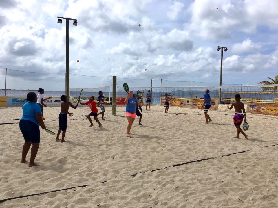 Contour Global Kids-project van Beach Tennis Bonaire van start