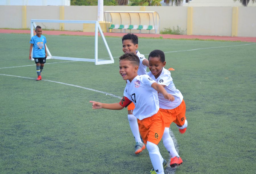 Eerste Back 2 school Cup penalty shoot-out toernooi op Bonaire