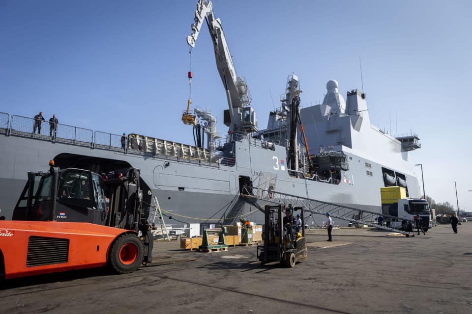 Marineschip Zr.Ms. Karel Doorman schiet Caribisch gebied te hulp 