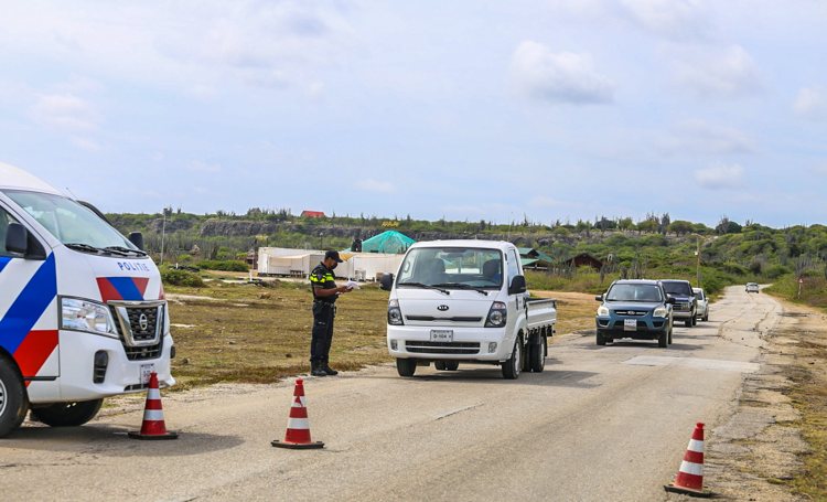 Politie deelt opnieuw veel boetes uit bij verkeerscontroles