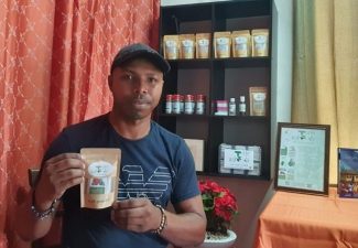 Ondernemer Edson Frans droomt van een eigen theefabriek op Bonaire