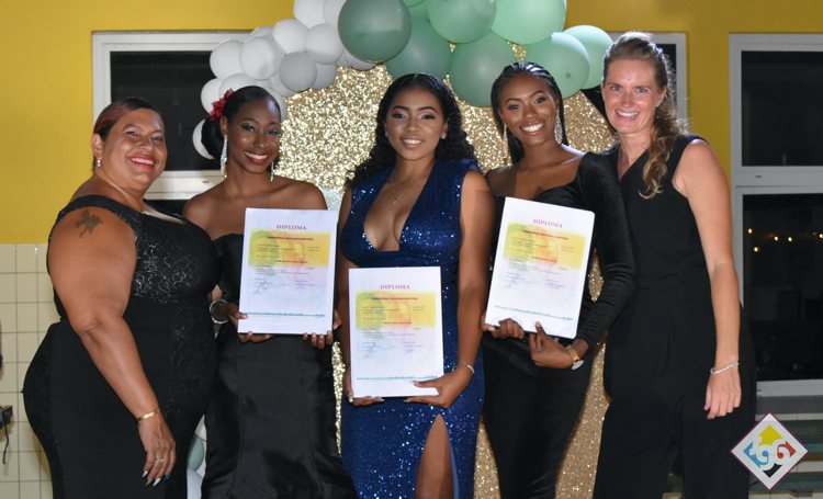 MBO Bonaire reikt 101 diploma’s uit