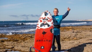 Windsurfer Amado Vrieswijk zet reuzenstap richting WK-titel Freestyle