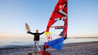 Bonairiaan Amado Vrieswijk wereldkampioen Freestyle windsurfen