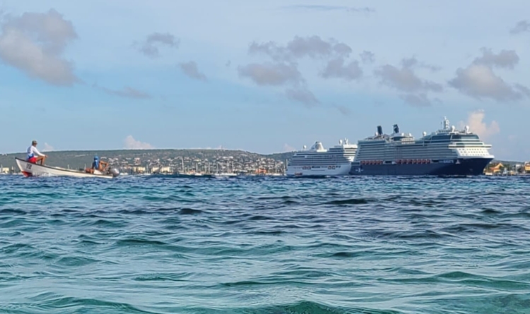 Voor het eerst weer twee grote cruiseschepen in haven Bonaire