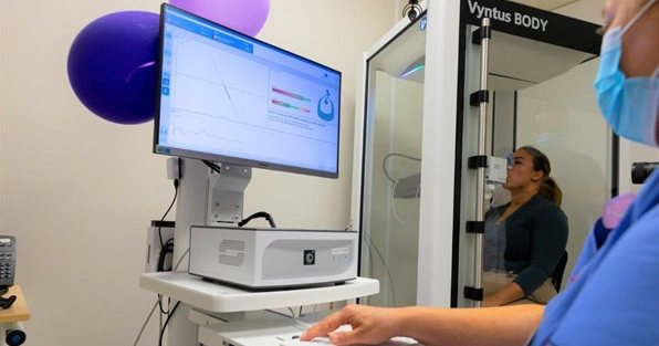 Ziekenhuis Aruba neemt nieuwe machine voor long tests in gebruik