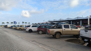 Handhaving parkeerbeleid Flamingo Luchthaven nog weinig overtuigend