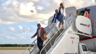 Koning Willem Alexander, koningin Máxima en de Prinses van Oranje geland op Bonaire