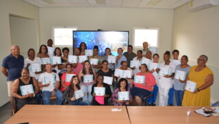 Deelnemers workshop Fundashon Alzheimer Bonaire ontvangen certificaat