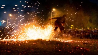 Het traditionele vuur springen binnenkort weer te zien op Bonaire