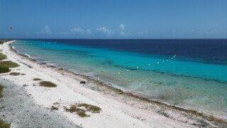 Atlantis Beach krijgt duidelijker markering voor kitesurfers