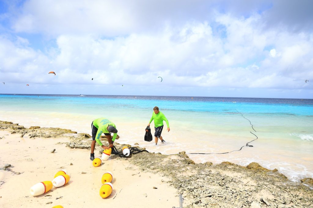 Atlantis Beach krijgt duidelijker markering voor kitesurfers