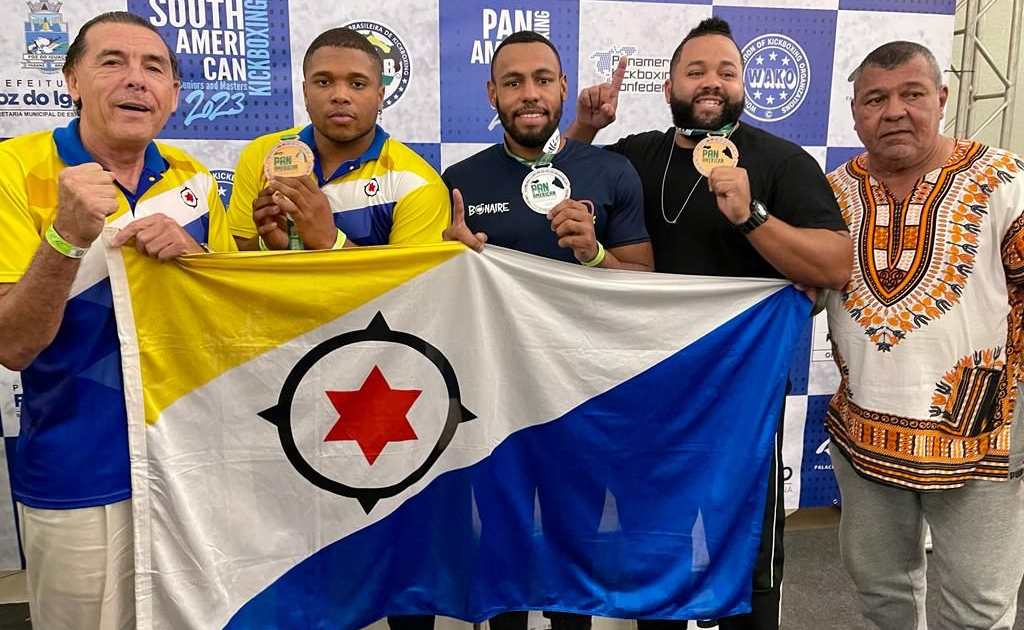 De vechtsporters uit Bonaire pakken medailles in Curacao en Brazilië.