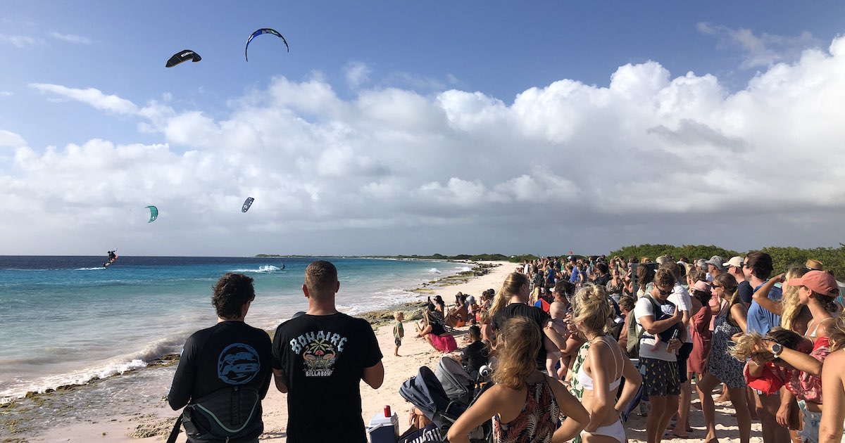 Een geslaagd kitesurf evenement op Bonaire.