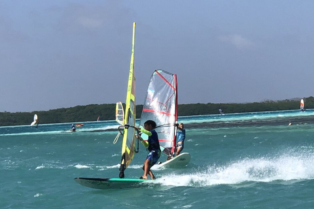 Ook fanatieke windsurf kinderen waren afgelopen weekend veel op het water te zien.