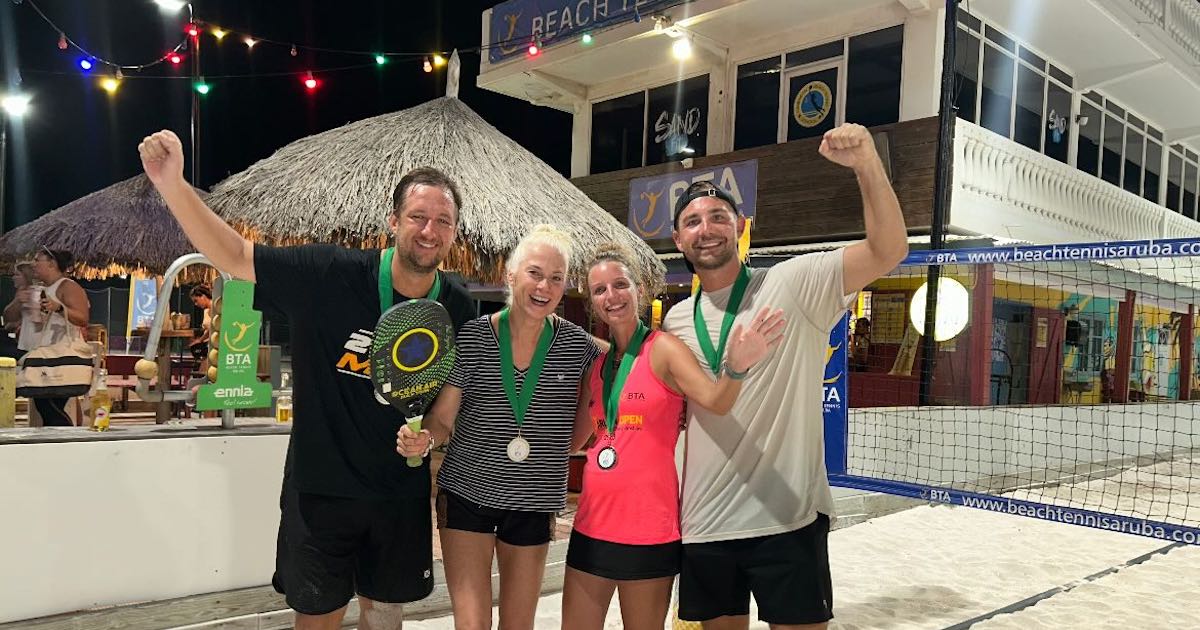 De Bonairiaanse beach tennissers pakken een zilveren medaille in Aruba.