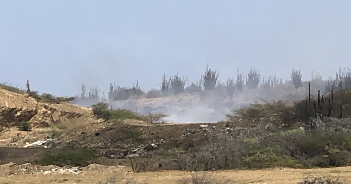 De brand op de vuilnisbelt.