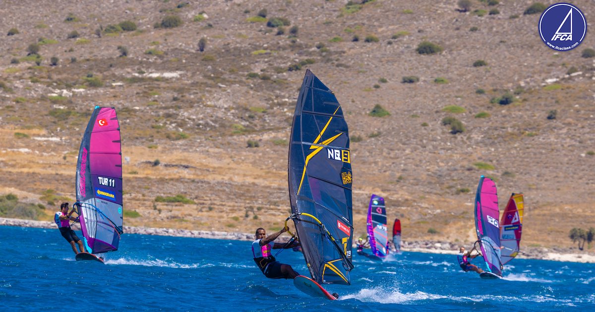 Taty Frans doet het uitstekend op het EK Windsurfen in het Turkse Alacati.