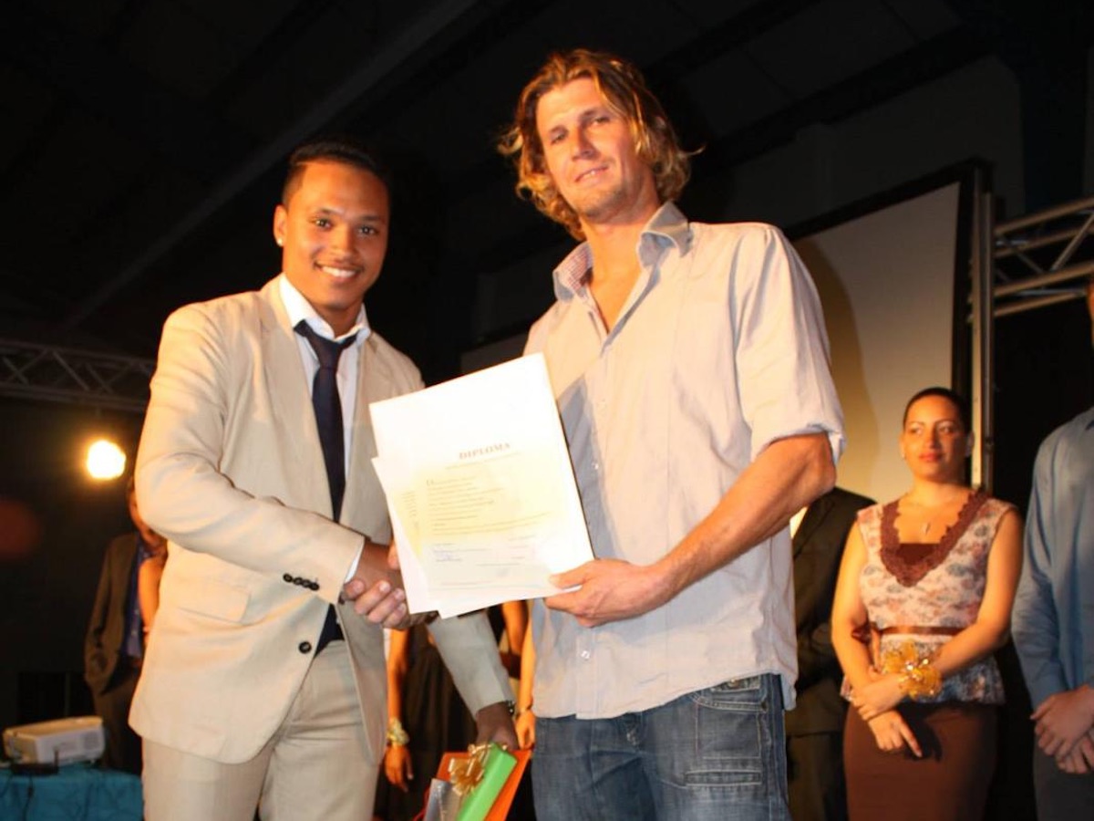 Christopher Abdul ontvangt in 2013 zijn Havo-diploma. 