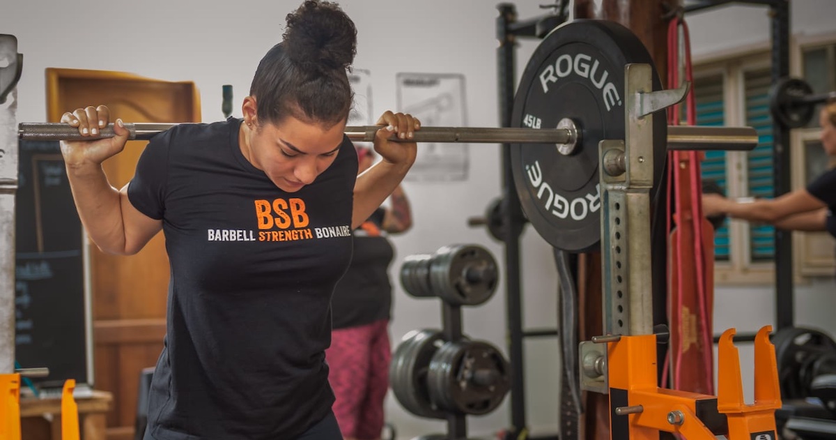 Eliana Makaai wordt vierde tijdens een powerlifting toernooi in Nijmegen.