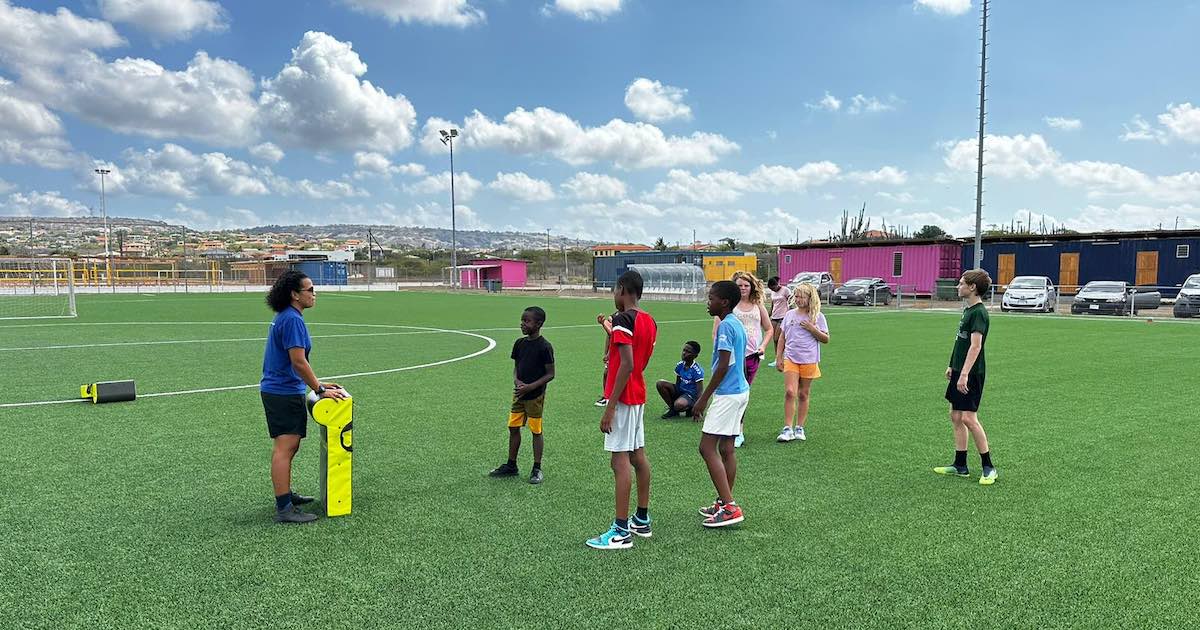 De sport rugby krijgt steeds meer deelnemers op Bonaire