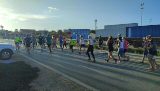 De start van de regattaloop is bij het stadion van Playa.