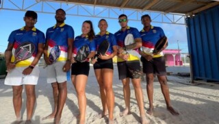 De beachtennissers gaan naar Aruba.