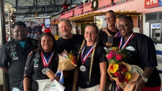 Het culinaire team van Bonaire werd feestelijk onthaald op het vliegveld.