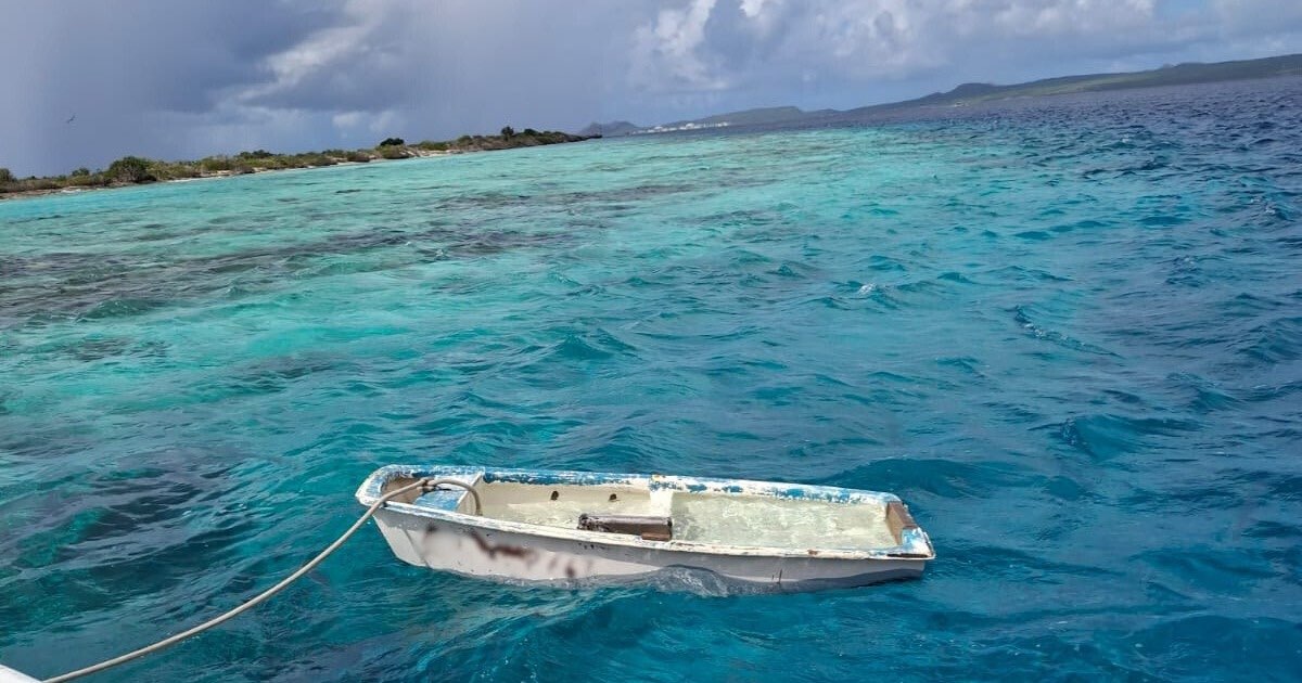 Een verlaten optimist werd door Stinapa gevonden voor de kust van Klein Bonaire.