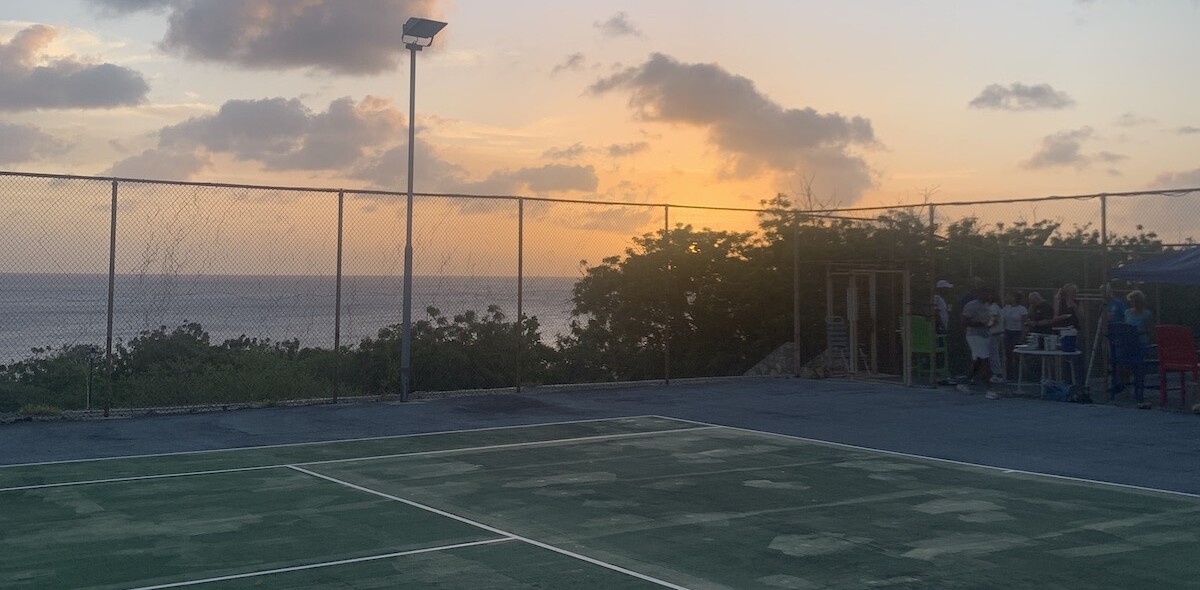 Op de tennisbaan van Sabadeco wordt zondag de finale gespeeld.