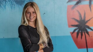 Bobbi-Lynn de Jong gaat komend jaar meetrainen met de Nederlandse surfselectie.