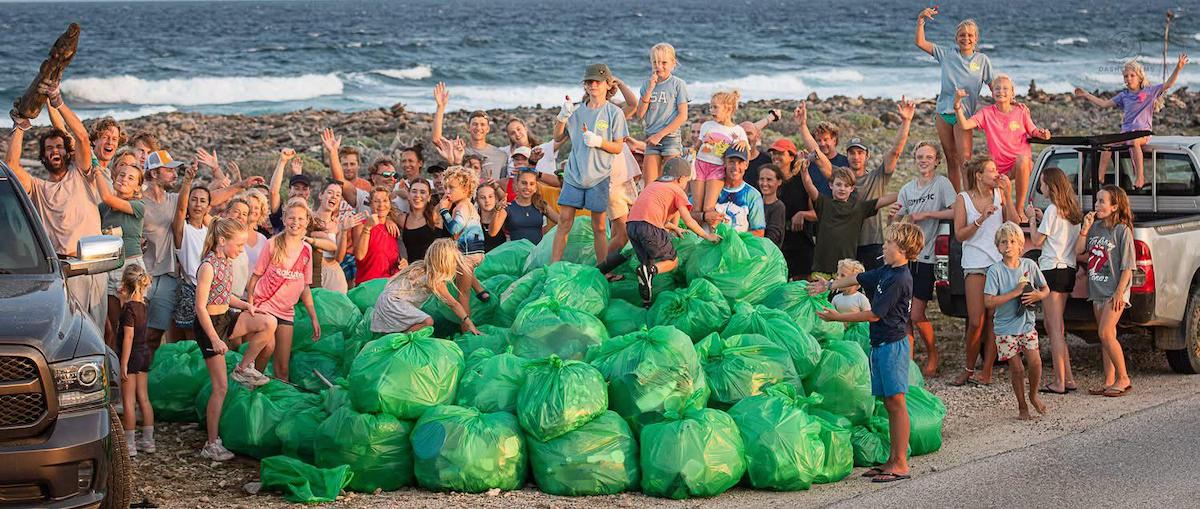 In december werden er door de vrijwilligers veel afval van de stranden verwijderd. 